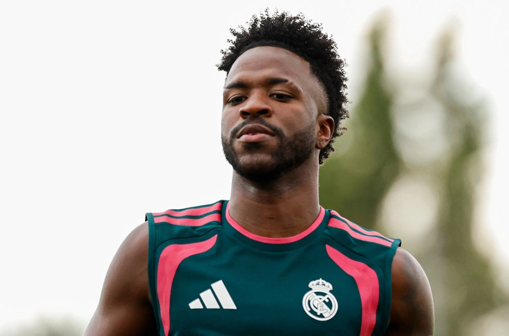 Vini Júnior se reapresenta ao Real em meio a impasse por renovação